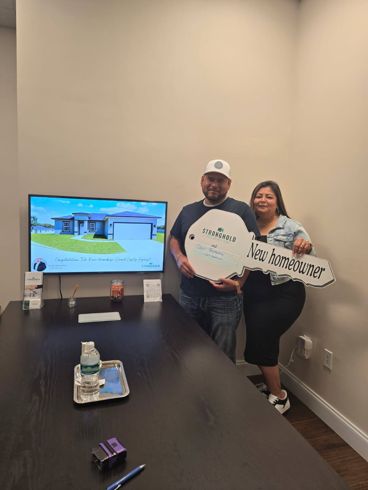Foto: Teresa Gonzalez con las llaves de su nueva casa